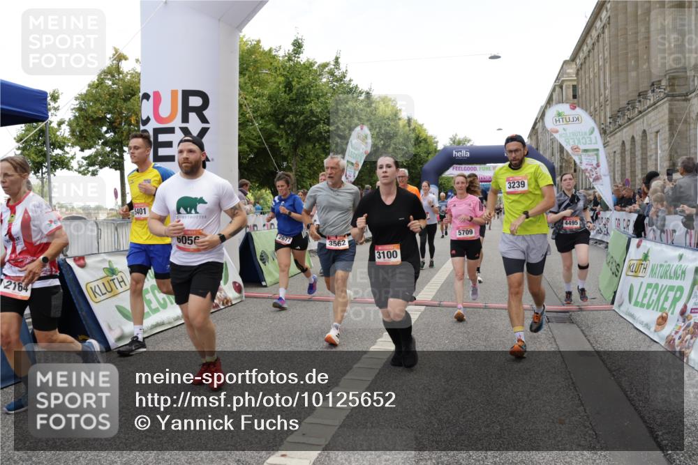 06.09.2026 - CURREX Alsterlauf Yannick Fuchs http://msf.ph/oto/10125652 06.09.2026 10:04:07 Ziel 2091, 2164, 2657, 2677, 3100, 3239, 3378, 3384, 3562, 3697, 3745, 3747, 3752, 4004, 4495, 4634, 4672, 4943, 5004, 5061, 5157, 5401, 5709, 6056, 8044, 8225 meine-sportfotos.de