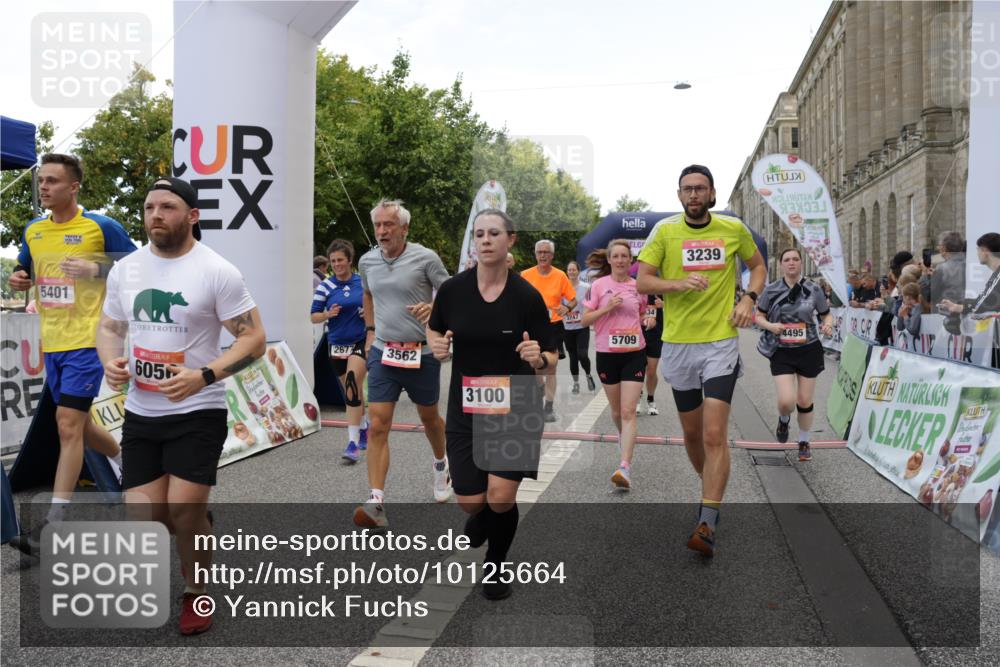 06.09.2026 - CURREX Alsterlauf Yannick Fuchs http://msf.ph/oto/10125664 06.09.2026 10:04:07 Ziel 2091, 2164, 2657, 2677, 3100, 3239, 3378, 3384, 3562, 3697, 3745, 3747, 3752, 4004, 4495, 4634, 4672, 4943, 5004, 5061, 5157, 5401, 5709, 6056, 8044, 8225 meine-sportfotos.de