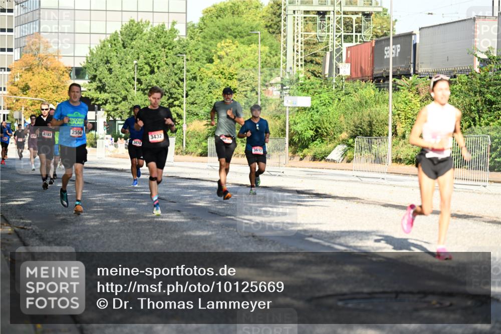 06.09.2026 - CURREX Alsterlauf Dr. Thomas Lammeyer http://msf.ph/oto/10125669 06.09.2026 09:43:47 Laufen 2556, 4193, 4716, 3678, 3432, 3617 meine-sportfotos.de