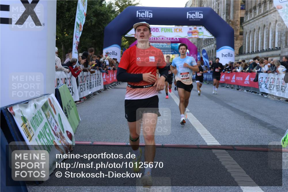 06.09.2026 - CURREX Alsterlauf Strokosch-Dieckow http://msf.ph/oto/10125670 06.09.2026 09:45:34 Ziel 2101, 2111, 2170, 2406, 2615, 2673, 3146, 3149, 3259, 3615, 4141, 4581, 5699, 5805, 5988, 6013, 6450, 8192 meine-sportfotos.de