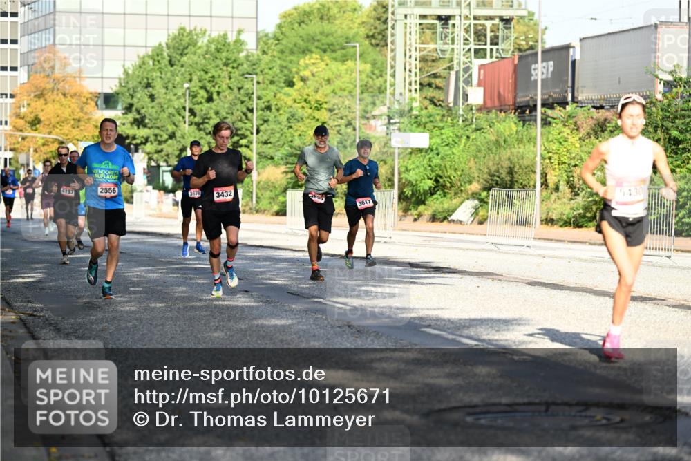 06.09.2026 - CURREX Alsterlauf Dr. Thomas Lammeyer http://msf.ph/oto/10125671 06.09.2026 09:43:47 Laufen 4193, 2556, 3678, 3432, 4850, 3617, 5430 meine-sportfotos.de