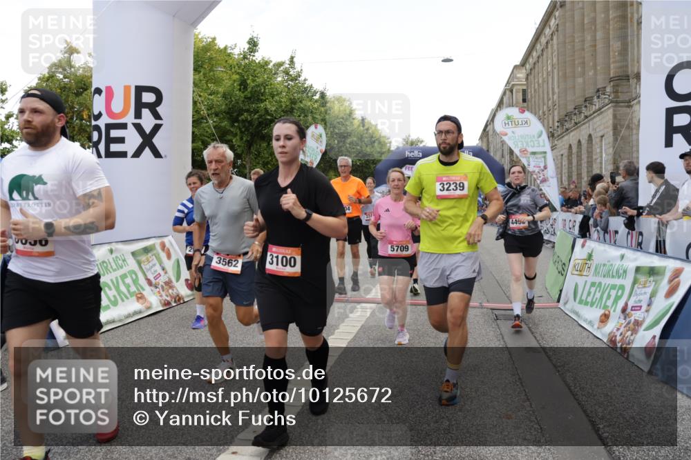 06.09.2026 - CURREX Alsterlauf Yannick Fuchs http://msf.ph/oto/10125672 06.09.2026 10:04:07 Ziel 2091, 2164, 2657, 2677, 3100, 3239, 3378, 3384, 3562, 3697, 3745, 3747, 3752, 4004, 4495, 4634, 4672, 4943, 5004, 5061, 5157, 5401, 5709, 6056, 8044, 8225 meine-sportfotos.de