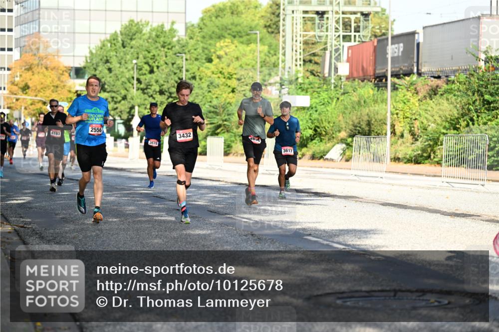 06.09.2026 - CURREX Alsterlauf Dr. Thomas Lammeyer http://msf.ph/oto/10125678 06.09.2026 09:43:47 Laufen 2556, 3432, 485, 4193, 3678, 3617 meine-sportfotos.de