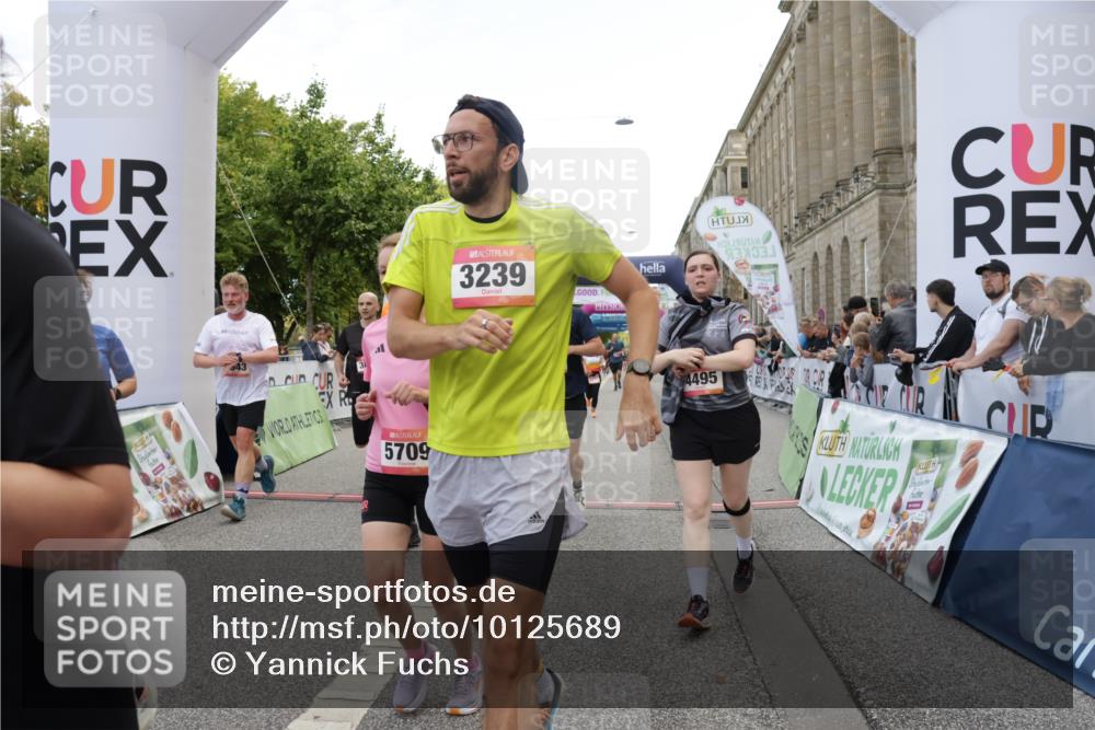 06.09.2026 - CURREX Alsterlauf Yannick Fuchs http://msf.ph/oto/10125689 06.09.2026 10:04:08 Ziel 2091, 2164, 2346, 2657, 2677, 3100, 3239, 3384, 3562, 3697, 3745, 3747, 3752, 4495, 4634, 4672, 4943, 5004, 5061, 5157, 5401, 5709, 6056, 8225 meine-sportfotos.de