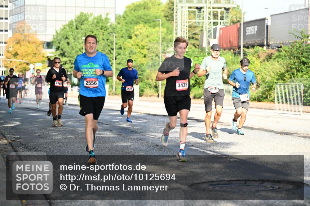 06.09.2026 - CURREX Alsterlauf Dr. Thomas Lammeyer http://msf.ph/oto/10125694 06.09.2026 09:43:49 Laufen 4193, 3877, 2556, 3678, 3432, 4890, 17 meine-sportfotos.de