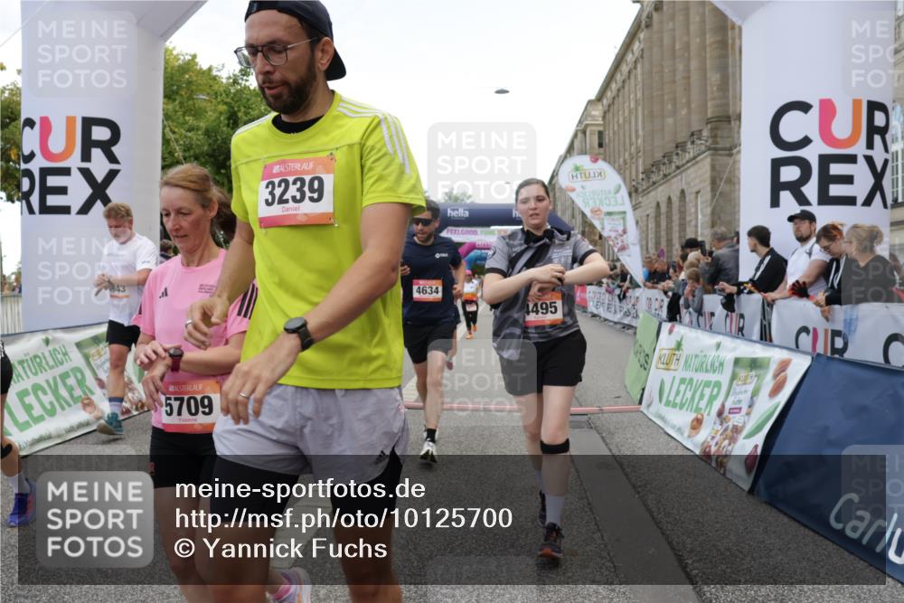 06.09.2026 - CURREX Alsterlauf Yannick Fuchs http://msf.ph/oto/10125700 06.09.2026 10:04:08 Ziel 2091, 2164, 2346, 2657, 2677, 3100, 3239, 3384, 3562, 3697, 3745, 3747, 3752, 4495, 4634, 4672, 4943, 5004, 5061, 5157, 5401, 5709, 6056, 8225 meine-sportfotos.de