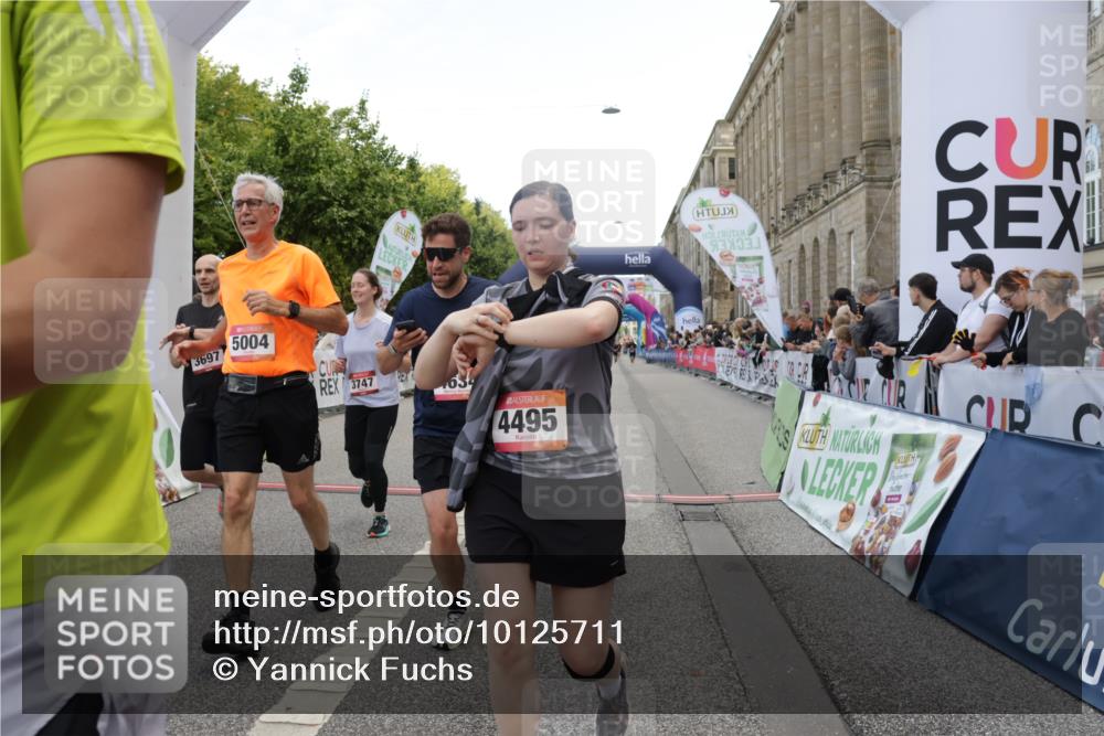 06.09.2026 - CURREX Alsterlauf Yannick Fuchs http://msf.ph/oto/10125711 06.09.2026 10:04:09 Ziel 2091, 2164, 2346, 2657, 2677, 3100, 3239, 3562, 3697, 3745, 3747, 3752, 4288, 4495, 4634, 4943, 5004, 5061, 5157, 5401, 5674, 5709, 6056, 8225 meine-sportfotos.de