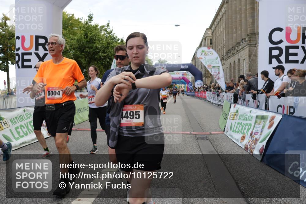 06.09.2026 - CURREX Alsterlauf Yannick Fuchs http://msf.ph/oto/10125722 06.09.2026 10:04:09 Ziel 2091, 2164, 2346, 2657, 2677, 3100, 3239, 3562, 3697, 3745, 3747, 3752, 4288, 4495, 4634, 4943, 5004, 5061, 5157, 5401, 5674, 5709, 6056, 8225 meine-sportfotos.de