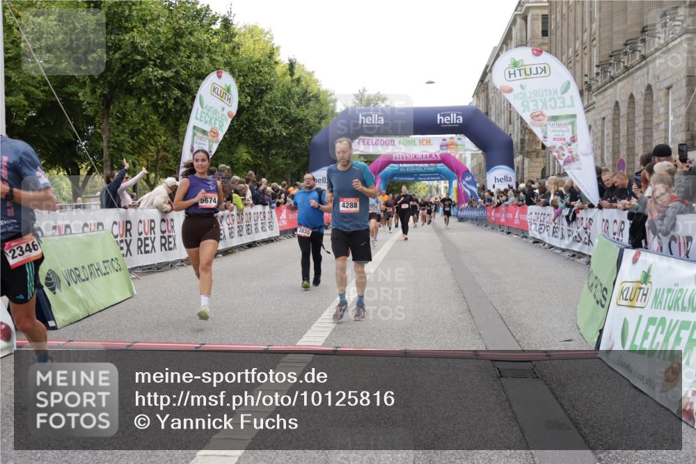 06.09.2026 - CURREX Alsterlauf Yannick Fuchs http://msf.ph/oto/10125816 06.09.2026 10:04:13 Ziel 2164, 2346, 2677, 2830, 3100, 3239, 3562, 3697, 3747, 4119, 4288, 4495, 4634, 4943, 5004, 5157, 5401, 5674, 5709, 5713, 6056, 8225 meine-sportfotos.de