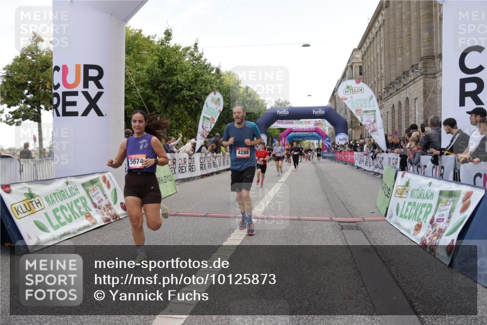 06.09.2026 - CURREX Alsterlauf Yannick Fuchs http://msf.ph/oto/10125873 06.09.2026 10:04:15 Ziel 2346, 2830, 3697, 3747, 3959, 3962, 4119, 4131, 4288, 4634, 4943, 5004, 5157, 5674, 5713, 8225 meine-sportfotos.de