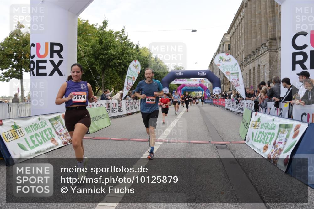 06.09.2026 - CURREX Alsterlauf Yannick Fuchs http://msf.ph/oto/10125879 06.09.2026 10:04:15 Ziel 2346, 2830, 3697, 3747, 3959, 3962, 4119, 4131, 4288, 4634, 4943, 5004, 5157, 5674, 5713, 8225 meine-sportfotos.de