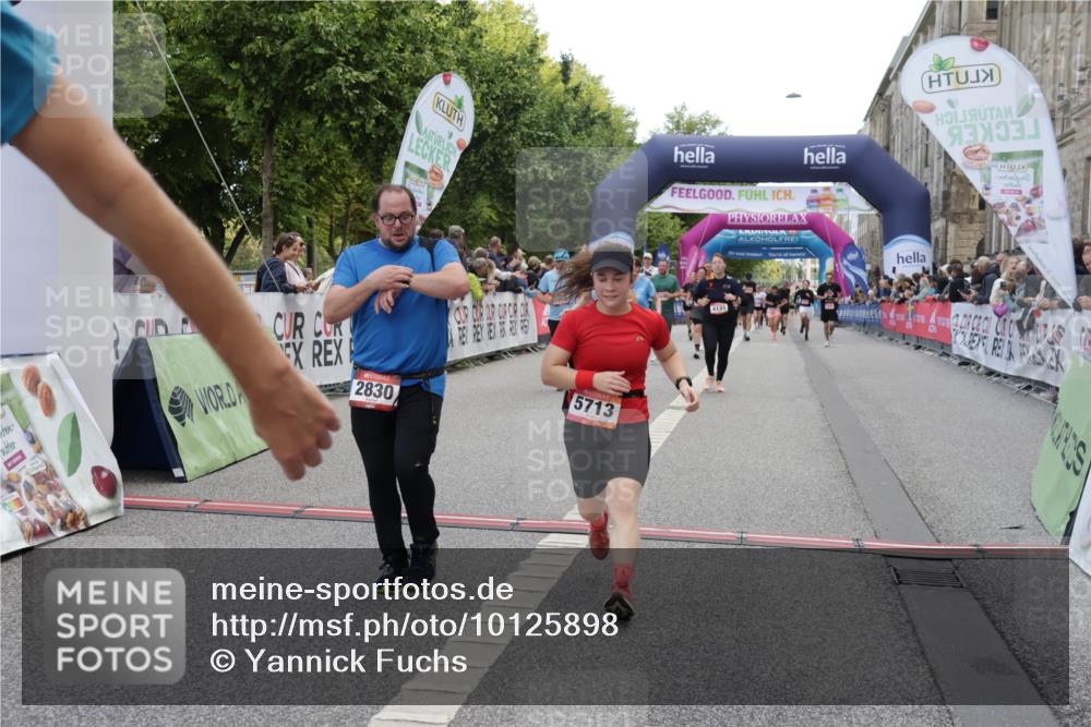 06.09.2026 - CURREX Alsterlauf Yannick Fuchs http://msf.ph/oto/10125898 06.09.2026 10:04:17 Ziel 2346, 2830, 3959, 3962, 4119, 4131, 4288, 5046, 5674, 5713, 8225 meine-sportfotos.de