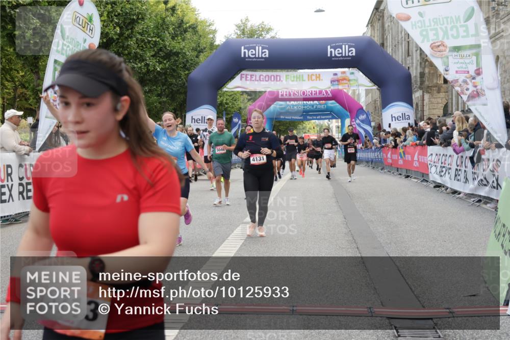 06.09.2026 - CURREX Alsterlauf Yannick Fuchs http://msf.ph/oto/10125933 06.09.2026 10:04:18 Ziel 2346, 2830, 3959, 3962, 4119, 4131, 4288, 4812, 5046, 5674, 5713, 8225 meine-sportfotos.de