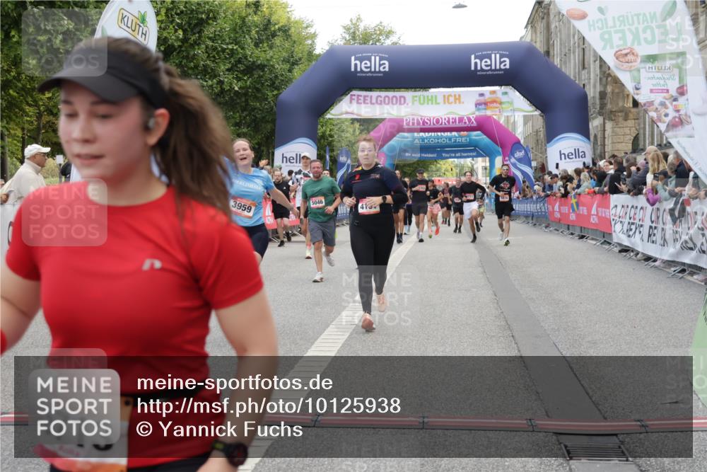 06.09.2026 - CURREX Alsterlauf Yannick Fuchs http://msf.ph/oto/10125938 06.09.2026 10:04:18 Ziel 2346, 2830, 3959, 3962, 4119, 4131, 4288, 4812, 5046, 5674, 5713, 8225 meine-sportfotos.de