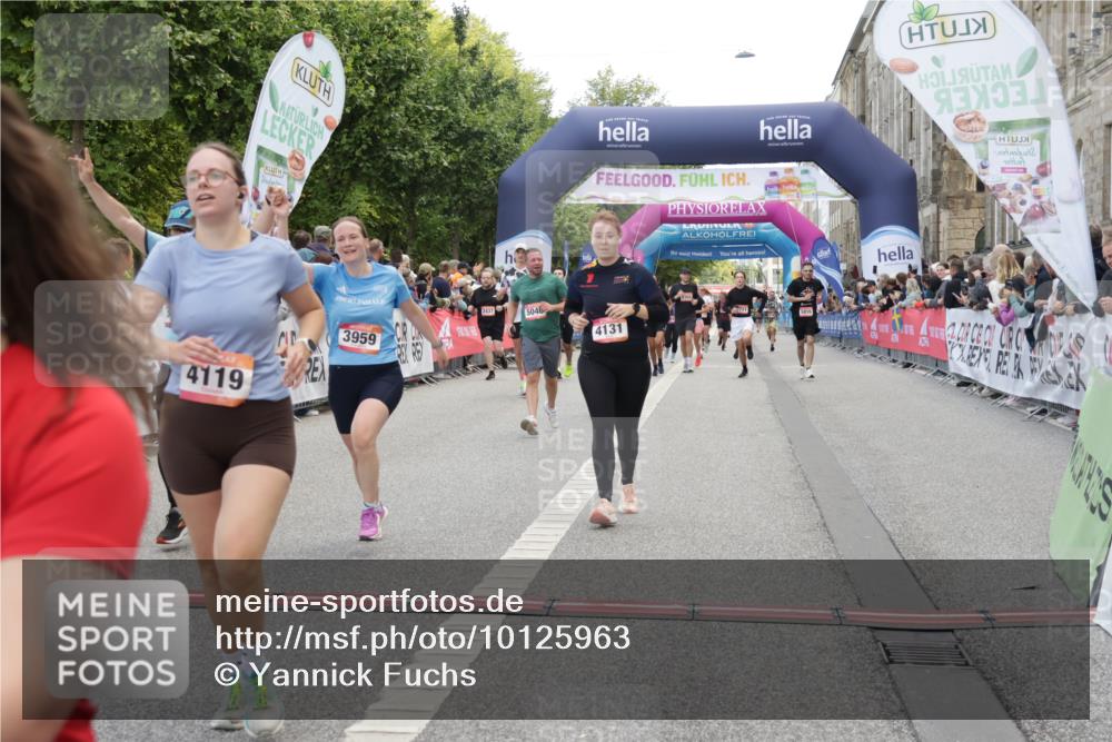 06.09.2026 - CURREX Alsterlauf Yannick Fuchs http://msf.ph/oto/10125963 06.09.2026 10:04:19 Ziel 2346, 2830, 3711, 3959, 3962, 4119, 4131, 4288, 4812, 5046, 5674, 5713, 6193, 8225 meine-sportfotos.de