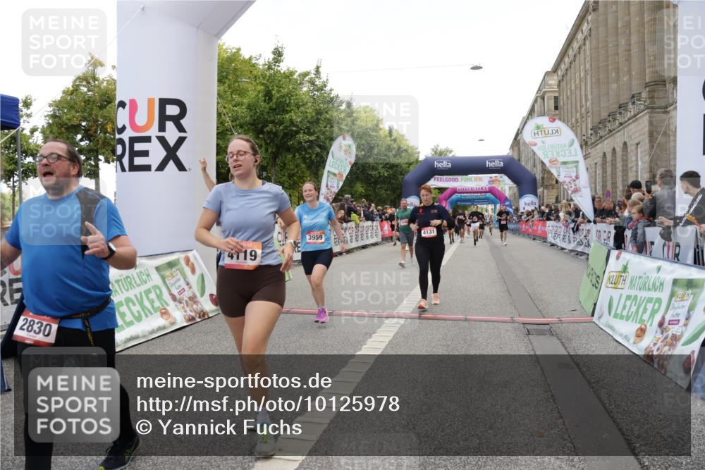 06.09.2026 - CURREX Alsterlauf Yannick Fuchs http://msf.ph/oto/10125978 06.09.2026 10:04:20 Ziel 2025, 2346, 2830, 3711, 3959, 3962, 4119, 4131, 4288, 4812, 5046, 5674, 5713, 6193 meine-sportfotos.de