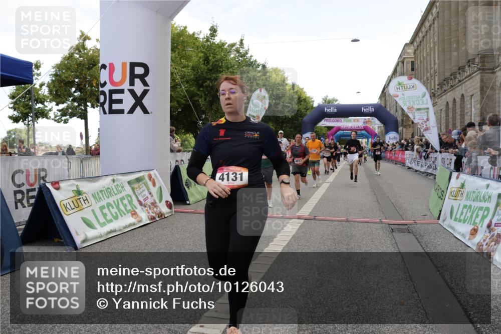 06.09.2026 - CURREX Alsterlauf Yannick Fuchs http://msf.ph/oto/10126043 06.09.2026 10:04:22 Ziel 2025, 2437, 2830, 3711, 3959, 3962, 4119, 4131, 4376, 4630, 4812, 5046, 5713, 5816, 6193 meine-sportfotos.de