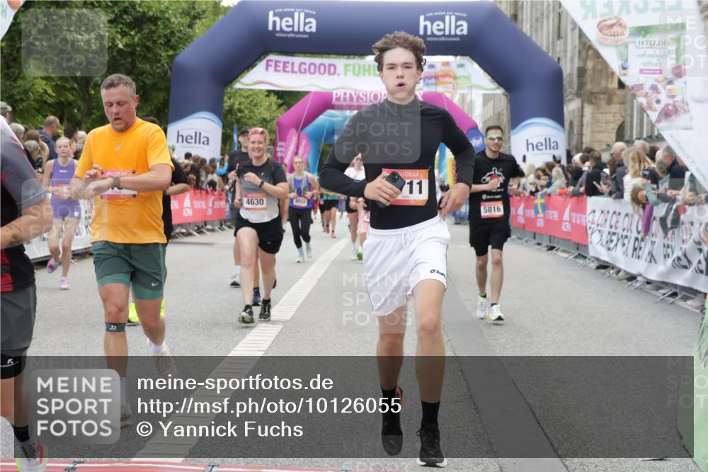 06.09.2026 - CURREX Alsterlauf Yannick Fuchs http://msf.ph/oto/10126055 06.09.2026 10:04:23 Ziel 2025, 2303, 2437, 2830, 3435, 3711, 3959, 3962, 4119, 4131, 4376, 4630, 4812, 5046, 5713, 5718, 5816, 6193 meine-sportfotos.de