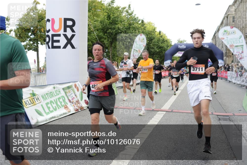 06.09.2026 - CURREX Alsterlauf Yannick Fuchs http://msf.ph/oto/10126076 06.09.2026 10:04:24 Ziel 2025, 2303, 2437, 3435, 3711, 3959, 3962, 4119, 4131, 4376, 4630, 4812, 5046, 5713, 5718, 5816, 6193 meine-sportfotos.de