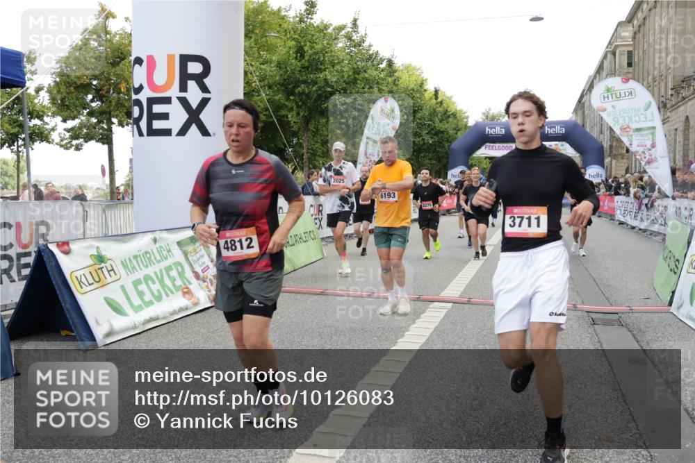 06.09.2026 - CURREX Alsterlauf Yannick Fuchs http://msf.ph/oto/10126083 06.09.2026 10:04:24 Ziel 2025, 2303, 2437, 3435, 3711, 3959, 3962, 4119, 4131, 4376, 4630, 4812, 5046, 5713, 5718, 5816, 6193 meine-sportfotos.de