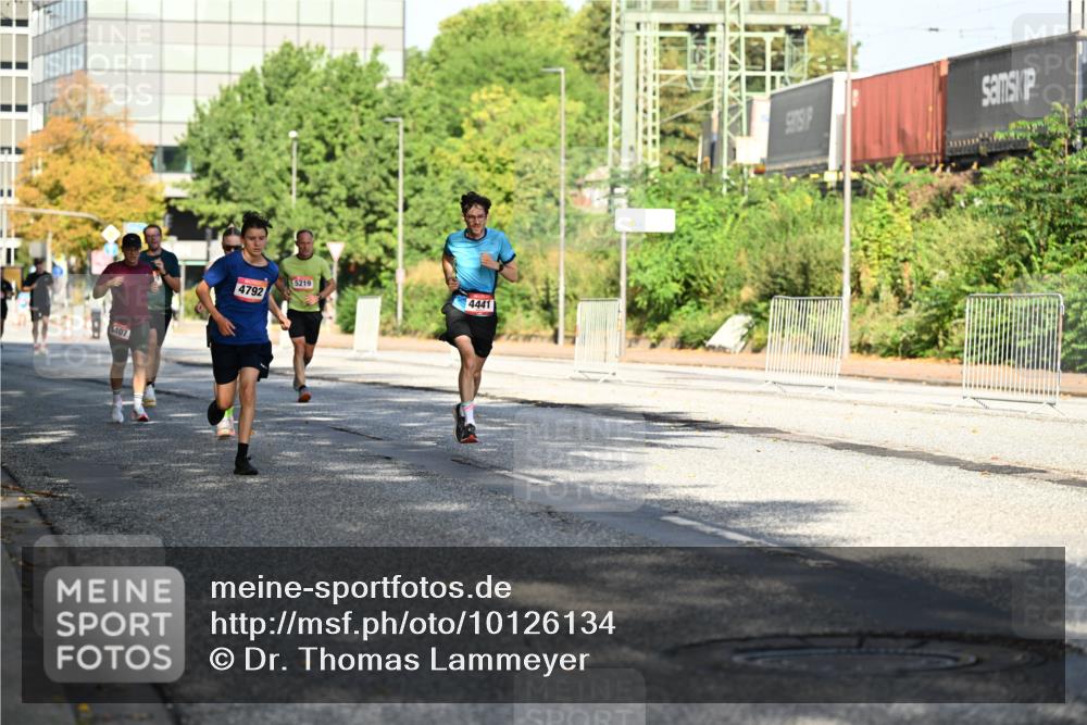 06.09.2026 - CURREX Alsterlauf Dr. Thomas Lammeyer http://msf.ph/oto/10126134 06.09.2026 09:44:34 Laufen 5407, 4792, 5219, 4441 meine-sportfotos.de