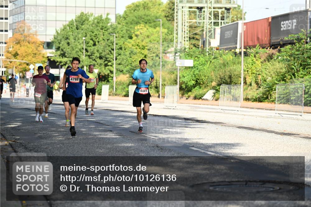 06.09.2026 - CURREX Alsterlauf Dr. Thomas Lammeyer http://msf.ph/oto/10126136 06.09.2026 09:44:35 Laufen 5407, 4792, 19, 4441 meine-sportfotos.de