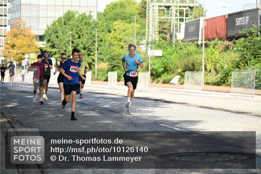 06.09.2026 - CURREX Alsterlauf Dr. Thomas Lammeyer http://msf.ph/oto/10126140 06.09.2026 09:44:35 Laufen 5407, 4792, 5219, 4441 meine-sportfotos.de