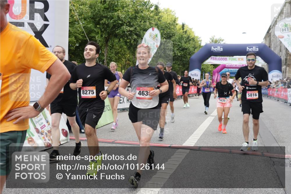 06.09.2026 - CURREX Alsterlauf Yannick Fuchs http://msf.ph/oto/10126144 06.09.2026 10:04:26 Ziel 2025, 2303, 2437, 2581, 3435, 3696, 3711, 3959, 3962, 4131, 4179, 4376, 4630, 4768, 4812, 5046, 5718, 5816, 6193 meine-sportfotos.de