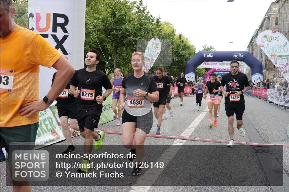 06.09.2026 - CURREX Alsterlauf Yannick Fuchs http://msf.ph/oto/10126149 06.09.2026 10:04:26 Ziel 2025, 2303, 2437, 2581, 3435, 3696, 3711, 3959, 3962, 4131, 4179, 4376, 4630, 4768, 4812, 5046, 5718, 5816, 6193 meine-sportfotos.de