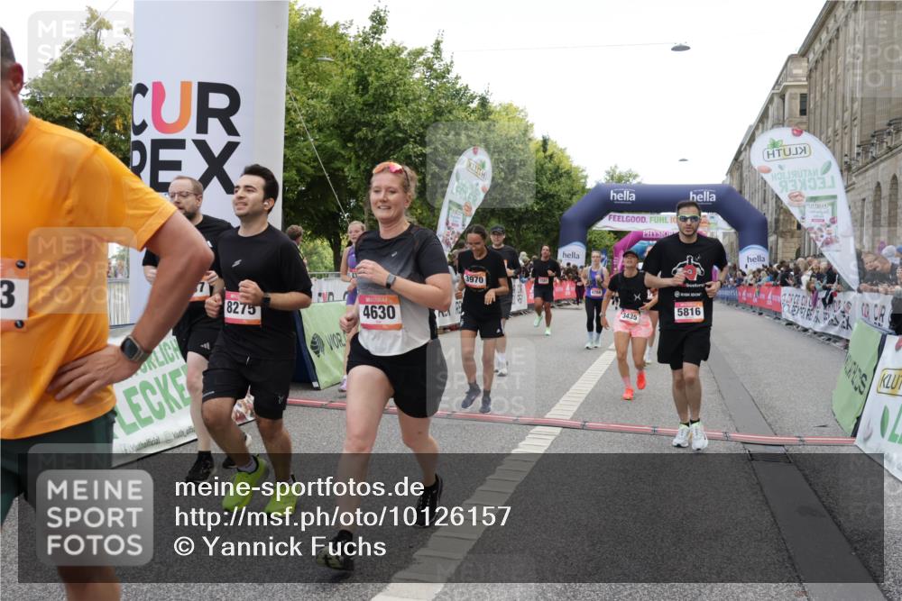 06.09.2026 - CURREX Alsterlauf Yannick Fuchs http://msf.ph/oto/10126157 06.09.2026 10:04:27 Ziel 2025, 2303, 2437, 2581, 3435, 3696, 3711, 3959, 3962, 4131, 4179, 4376, 4630, 4768, 4812, 5046, 5718, 5816, 6193 meine-sportfotos.de