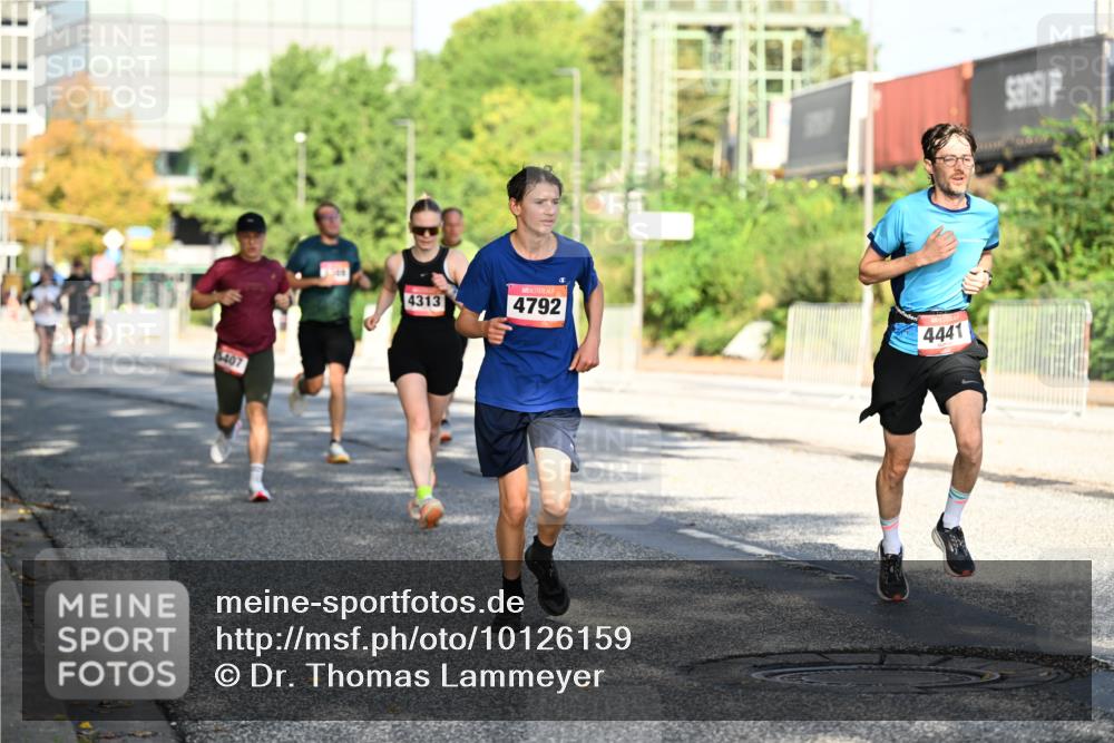 06.09.2026 - CURREX Alsterlauf Dr. Thomas Lammeyer http://msf.ph/oto/10126159 06.09.2026 09:44:37 Laufen 5407, 4313, 4792, 4441 meine-sportfotos.de