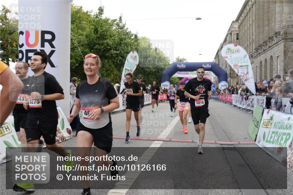 06.09.2026 - CURREX Alsterlauf Yannick Fuchs http://msf.ph/oto/10126166 06.09.2026 10:04:27 Ziel 2025, 2303, 2437, 2581, 3435, 3696, 3711, 3959, 3962, 4131, 4179, 4376, 4630, 4768, 4812, 5046, 5718, 5816, 6193 meine-sportfotos.de