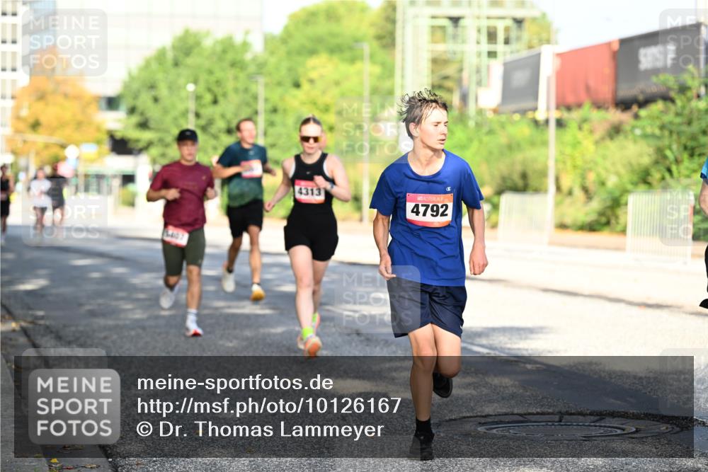 06.09.2026 - CURREX Alsterlauf Dr. Thomas Lammeyer http://msf.ph/oto/10126167 06.09.2026 09:44:38 Laufen 5407, 4313, 4792 meine-sportfotos.de