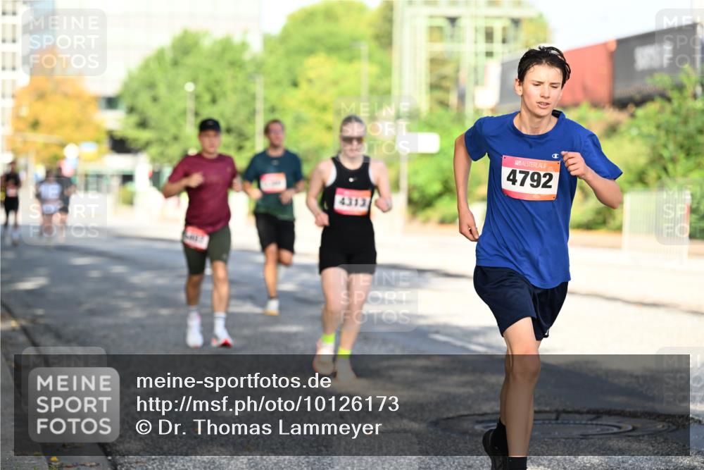 06.09.2026 - CURREX Alsterlauf Dr. Thomas Lammeyer http://msf.ph/oto/10126173 06.09.2026 09:44:38 Laufen 4313, 4792 meine-sportfotos.de