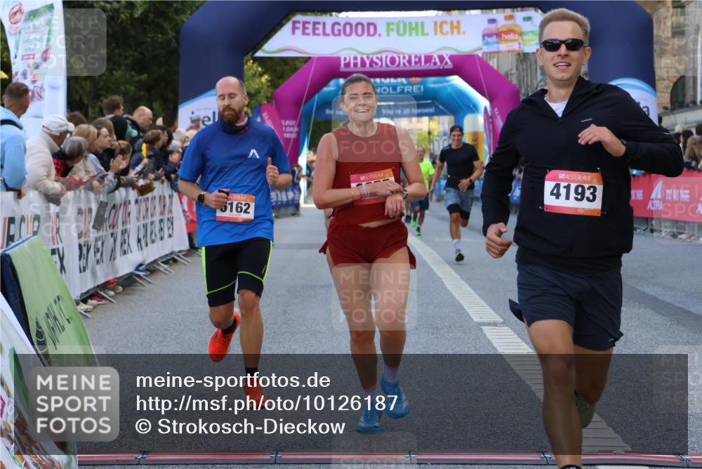 06.09.2026 - CURREX Alsterlauf Strokosch-Dieckow http://msf.ph/oto/10126187 06.09.2026 09:46:53 Ziel 3432, 3678, 4311, 4716, 4890, 5198, 5731, 6162, 6255, 8092, 8249 meine-sportfotos.de