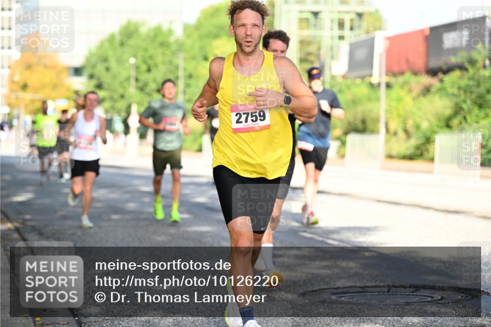 06.09.2026 - CURREX Alsterlauf Dr. Thomas Lammeyer http://msf.ph/oto/10126220 06.09.2026 09:44:49 Laufen 2759 meine-sportfotos.de