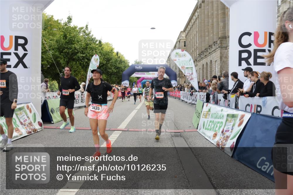 06.09.2026 - CURREX Alsterlauf Yannick Fuchs http://msf.ph/oto/10126235 06.09.2026 10:04:30 Ziel 2025, 2303, 2437, 2581, 2988, 2991, 2993, 3435, 3696, 3711, 3807, 4179, 4376, 4630, 4768, 4812, 5071, 5644, 5718, 5816, 6193 meine-sportfotos.de