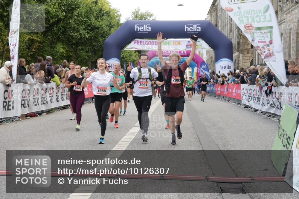 06.09.2026 - CURREX Alsterlauf Yannick Fuchs http://msf.ph/oto/10126307 06.09.2026 10:04:32 Ziel 2025, 2303, 2437, 2581, 2988, 2991, 2993, 3435, 3696, 3807, 4052, 4179, 4376, 4431, 4630, 4768, 5071, 5644, 5718, 5816, 6063 meine-sportfotos.de