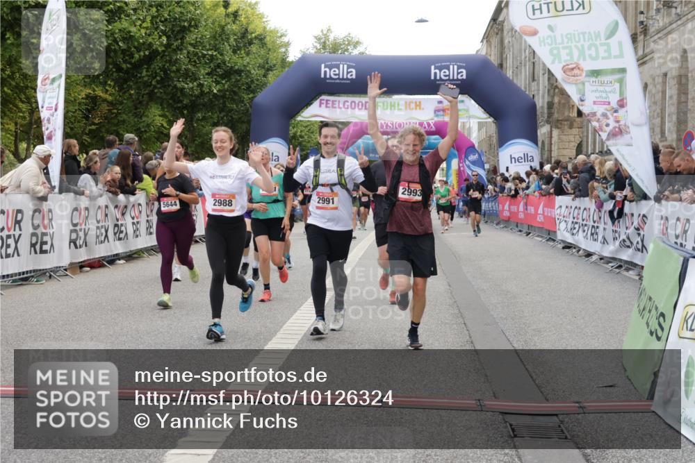 06.09.2026 - CURREX Alsterlauf Yannick Fuchs http://msf.ph/oto/10126324 06.09.2026 10:04:33 Ziel 2303, 2437, 2581, 2988, 2991, 2993, 3435, 3696, 3807, 4052, 4179, 4376, 4431, 4630, 4768, 5071, 5644, 5718, 5816, 6063 meine-sportfotos.de
