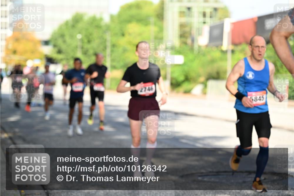 06.09.2026 - CURREX Alsterlauf Dr. Thomas Lammeyer http://msf.ph/oto/10126342 06.09.2026 09:45:04 Laufen 2746, 5845 meine-sportfotos.de