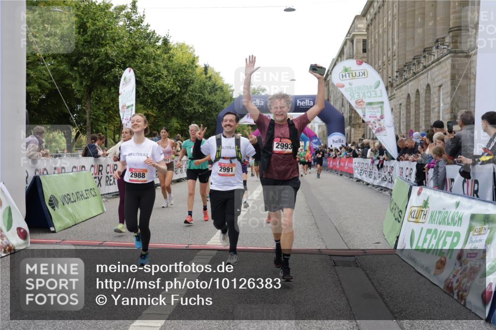 06.09.2026 - CURREX Alsterlauf Yannick Fuchs http://msf.ph/oto/10126383 06.09.2026 10:04:34 Ziel 2303, 2581, 2988, 2991, 2993, 3435, 3696, 3807, 4052, 4179, 4376, 4431, 4744, 4768, 5071, 5644, 5718, 5816, 6063 meine-sportfotos.de