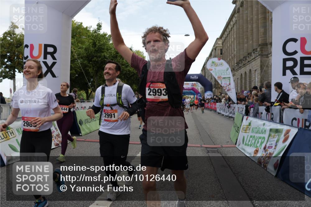 06.09.2026 - CURREX Alsterlauf Yannick Fuchs http://msf.ph/oto/10126440 06.09.2026 10:04:35 Ziel 2303, 2581, 2988, 2991, 2993, 3435, 3696, 3807, 4052, 4179, 4431, 4744, 4768, 5071, 5644, 5718, 5767, 6063 meine-sportfotos.de
