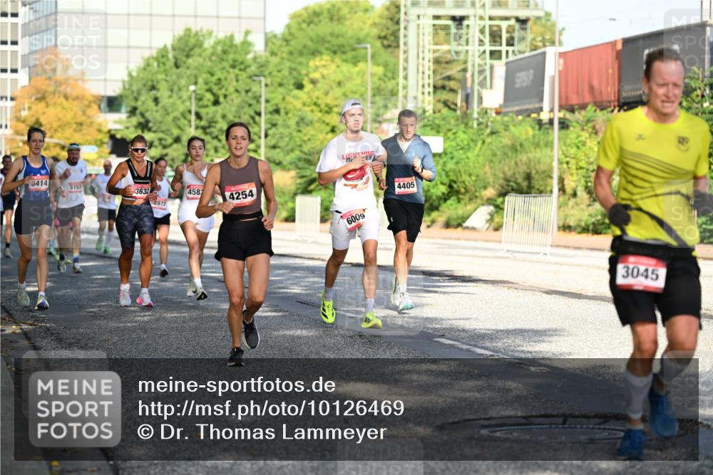 06.09.2026 - CURREX Alsterlauf Dr. Thomas Lammeyer http://msf.ph/oto/10126469 06.09.2026 09:45:23 Laufen 5414, 3153, 3632, 4583, 4254, 6009, 4405, 3045 meine-sportfotos.de