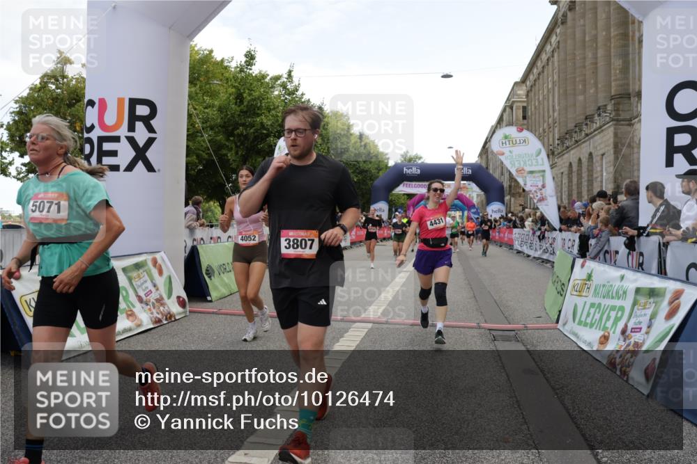 06.09.2026 - CURREX Alsterlauf Yannick Fuchs http://msf.ph/oto/10126474 06.09.2026 10:04:36 Ziel 2581, 2988, 2991, 2993, 3101, 3696, 3807, 4052, 4179, 4431, 4744, 4768, 5071, 5503, 5644, 5767, 6063, 8237 meine-sportfotos.de