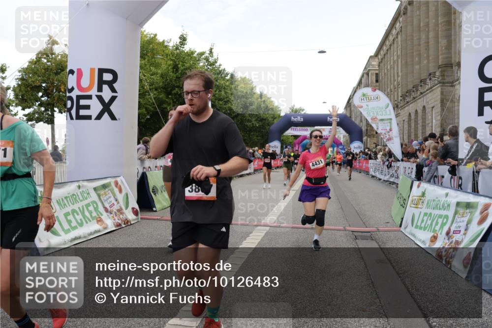 06.09.2026 - CURREX Alsterlauf Yannick Fuchs http://msf.ph/oto/10126483 06.09.2026 10:04:37 Ziel 2581, 2988, 2991, 2993, 3101, 3696, 3807, 4052, 4179, 4431, 4744, 4768, 5071, 5503, 5644, 5767, 6063, 8237 meine-sportfotos.de
