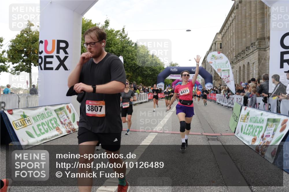 06.09.2026 - CURREX Alsterlauf Yannick Fuchs http://msf.ph/oto/10126489 06.09.2026 10:04:37 Ziel 2581, 2988, 2991, 2993, 3101, 3696, 3807, 4052, 4179, 4431, 4744, 4768, 5071, 5503, 5644, 5767, 6063, 8237 meine-sportfotos.de