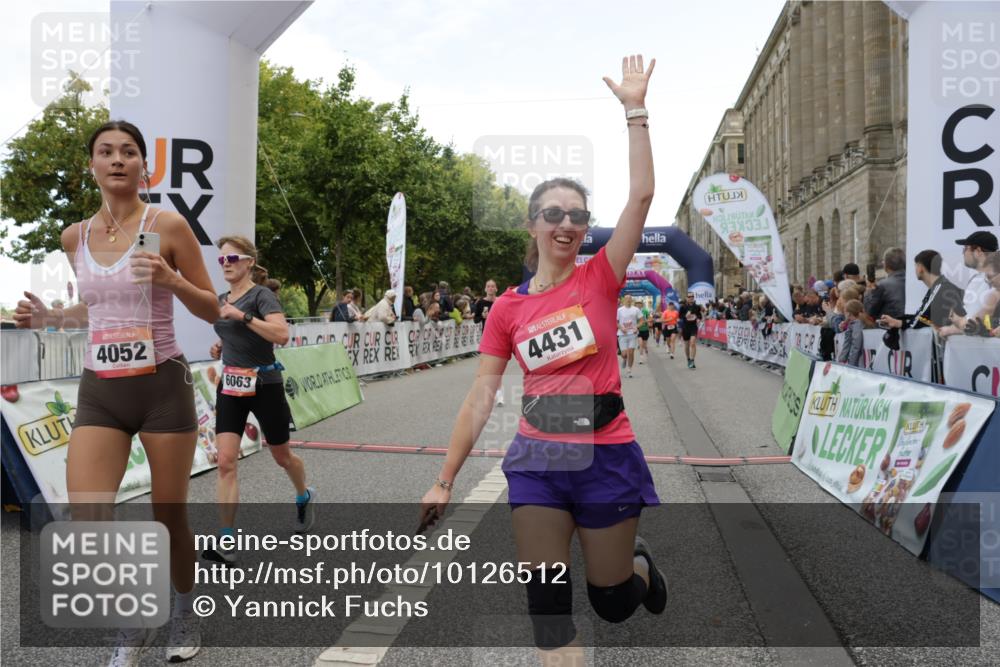 06.09.2026 - CURREX Alsterlauf Yannick Fuchs http://msf.ph/oto/10126512 06.09.2026 10:04:38 Ziel 2074, 2121, 2957, 2988, 2991, 2993, 3101, 3807, 4052, 4179, 4181, 4431, 4744, 5071, 5503, 5644, 5767, 6063, 8237 meine-sportfotos.de