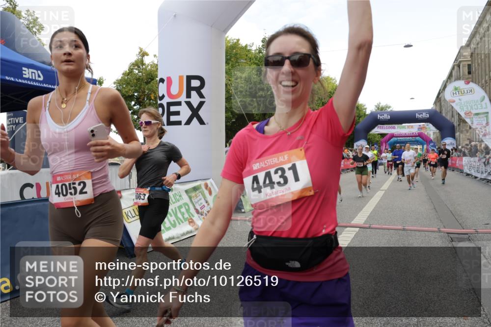 06.09.2026 - CURREX Alsterlauf Yannick Fuchs http://msf.ph/oto/10126519 06.09.2026 10:04:38 Ziel 2074, 2121, 2957, 2988, 2991, 2993, 3101, 3807, 4052, 4179, 4181, 4431, 4744, 5071, 5503, 5644, 5767, 6063, 8237 meine-sportfotos.de