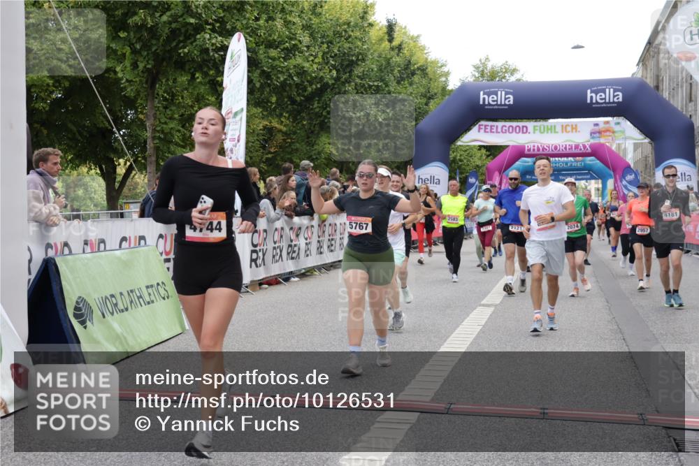 06.09.2026 - CURREX Alsterlauf Yannick Fuchs http://msf.ph/oto/10126531 06.09.2026 10:04:39 Ziel 2074, 2121, 2203, 2357, 2583, 2957, 2988, 2991, 2993, 3101, 3807, 4052, 4181, 4431, 4744, 4874, 5071, 5503, 5576, 5644, 5767, 6063, 8237 meine-sportfotos.de