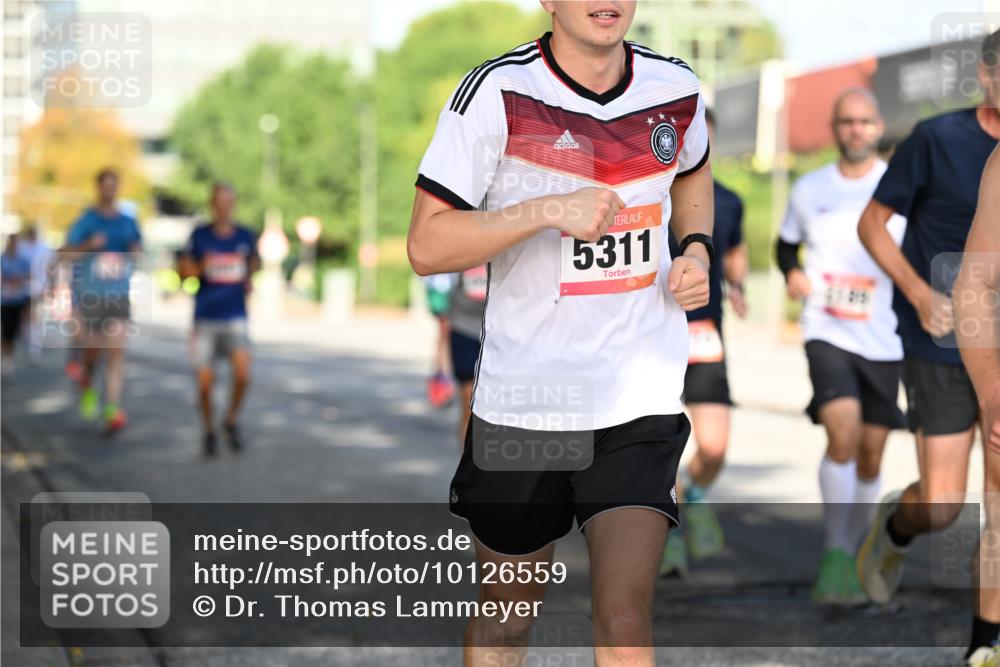 06.09.2026 - CURREX Alsterlauf Dr. Thomas Lammeyer http://msf.ph/oto/10126559 06.09.2026 09:45:32 Laufen 5311 meine-sportfotos.de